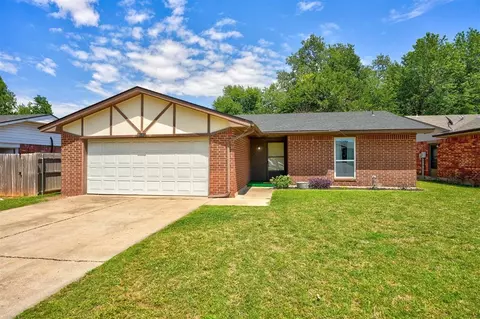 518 S Forest Court Dr, Mustang, OK 73064