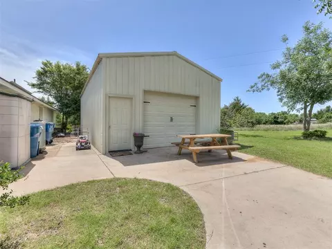 708 Grandview Rd, Tuttle, OK 73089 photo 4