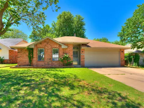 812 N Coopers Hawk, Norman, OK 73072