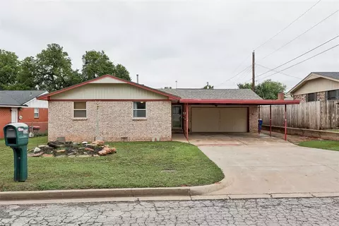114 Belmont Dr, Chickasha, OK 73018