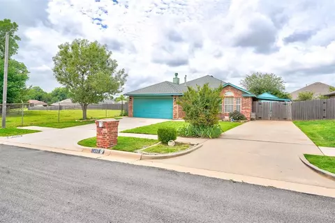 12405 Rockgate Dr, Yukon, OK 73099
