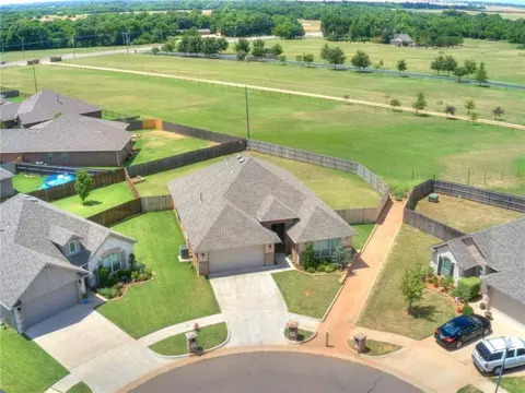 14009 Hawk Cir, Piedmont, OK 73078