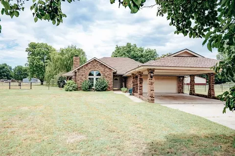 107 Hilltop Dr, Lexington, OK 73051