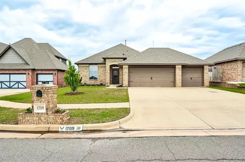 1709 NE 27th Ter, Moore, OK 73160