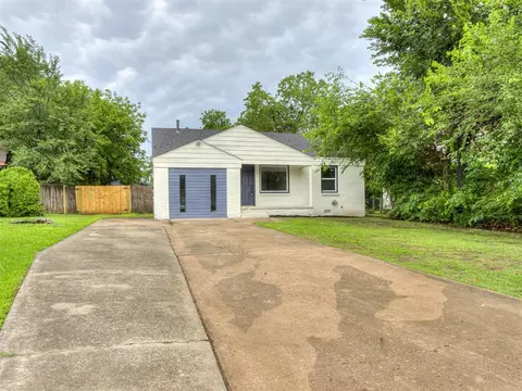 906 E Lockheed Dr, Midwest City, OK 73110