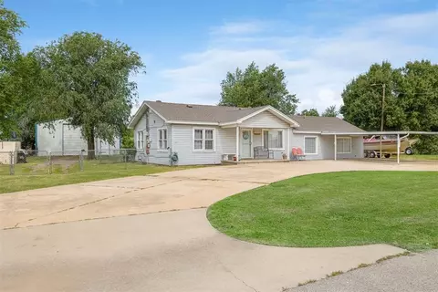 2845 Poplar Dr, Moore, OK 73160