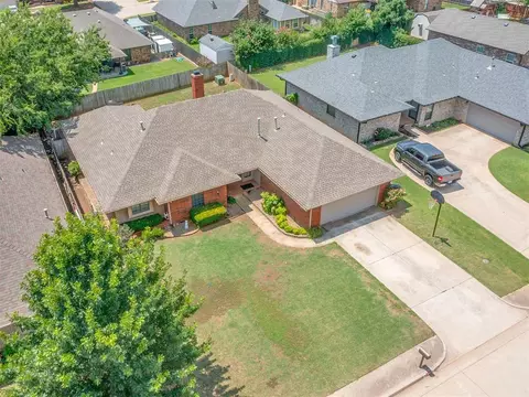 108 E Mesa Verde St, Yukon, OK 73099 photo 2