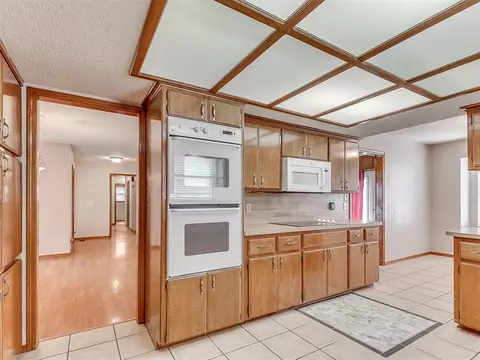 108 E Mesa Verde St, Yukon, OK 73099 photo 18