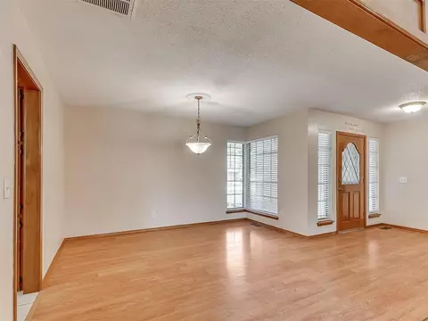 108 E Mesa Verde St, Yukon, OK 73099 photo 8