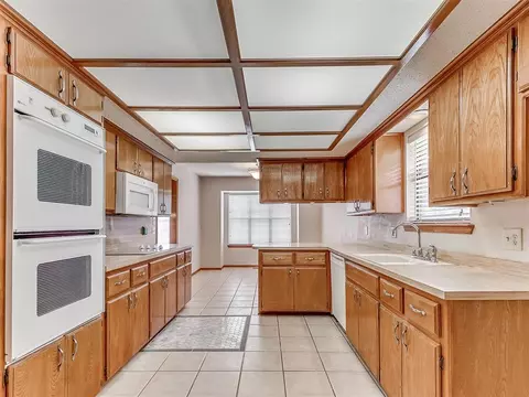 108 E Mesa Verde St, Yukon, OK 73099 photo 17