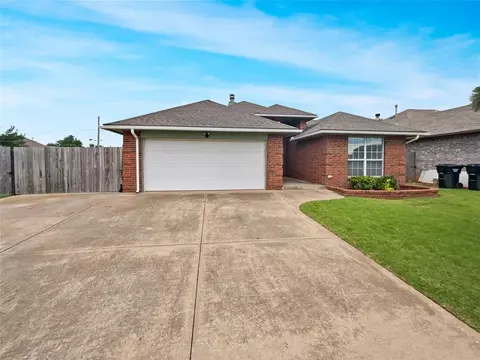 705 NW 20th St, Moore, OK 73160