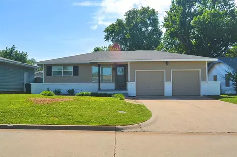 2217 Highland Rd, Midwest City, OK 73110