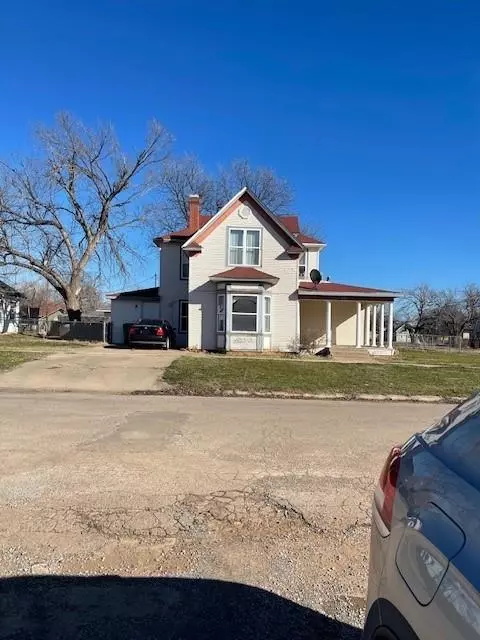 202 N Randlett St, Hobart, OK 73651