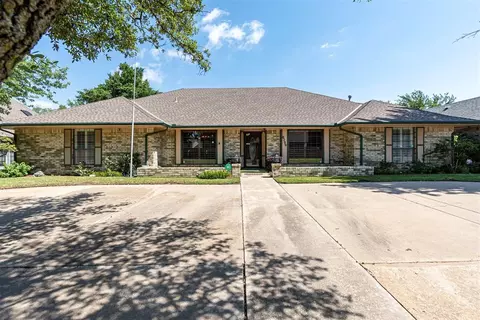 8209 N Bridgeport Ln, Bethany, OK 73008