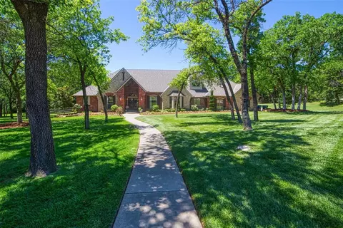 2311 Maria Cir, Edmond, OK 73034