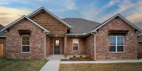 4109 Central Park Dr, Moore, OK 73160