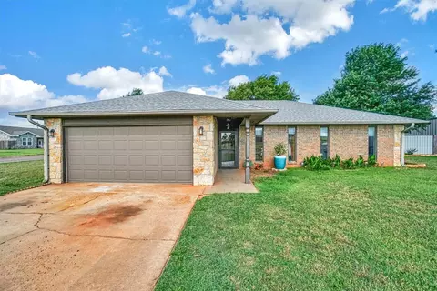 201 Cypress Ave, Elk City, OK 73644