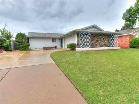 5620 NW 60th St, Warr Acres, OK 73122