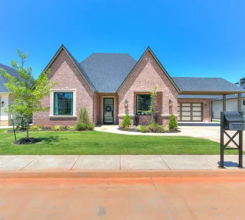2017 Wiregrass Dr, Edmond, OK 73025