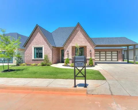 2017 Wiregrass Dr, Edmond, OK 73025 photo 2