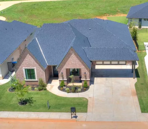 2017 Wiregrass Dr, Edmond, OK 73025 photo 4