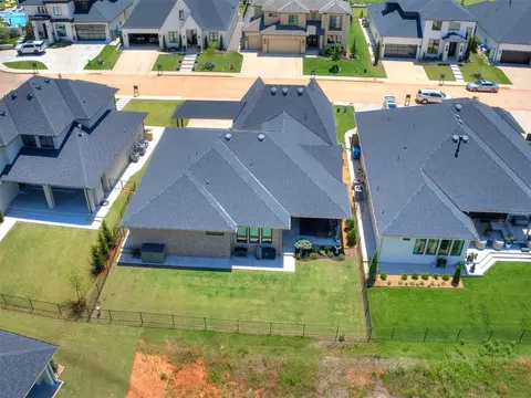 2017 Wiregrass Dr, Edmond, OK 73025 photo 44