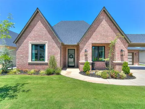 2017 Wiregrass Dr, Edmond, OK 73025 photo 3