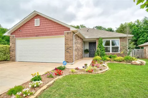 815 Twin Lakes Dr, Noble, OK 73068