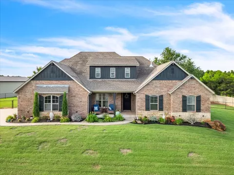 11014 Green Meadows Dr, Edmond, OK 73025