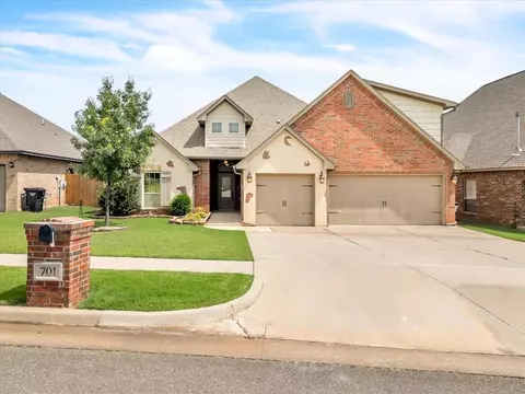 701 NE 23rd St, Moore, OK 73160