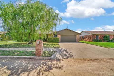 701 Windsor Dr, Altus, OK 73521