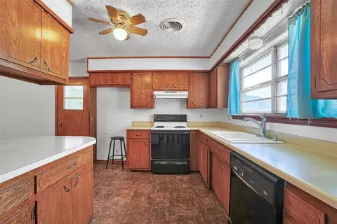 609 Windsor Dr, Altus, OK 73521 photo 9