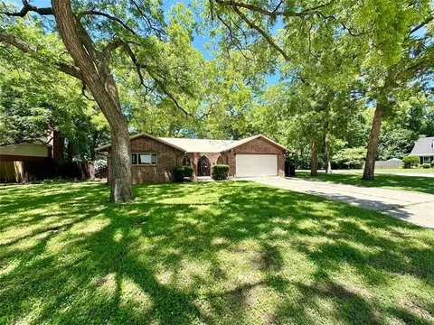 1 Mohican Dr, Shawnee, OK 74801