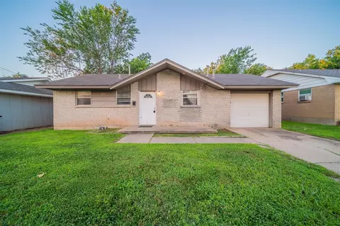 817 Lawton, Moore, OK 73160