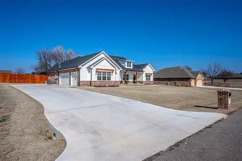 1570 Safari Dr, Guthrie, OK 73044