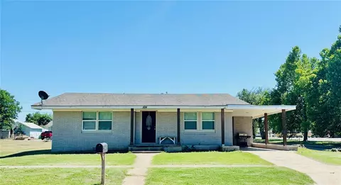 104 E 2nd St, Carnegie, OK 73015