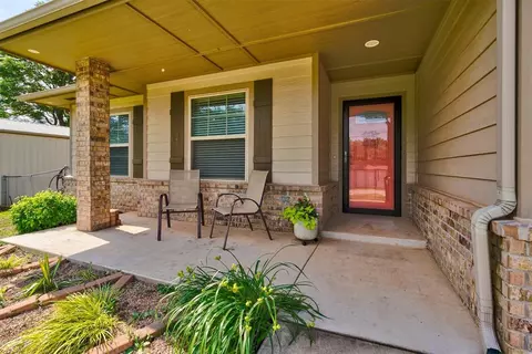 310 E Sharp Ave, Washington, OK 73093 photo 3