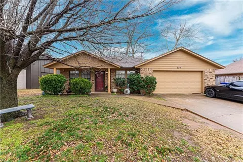720 Peregrine Dr, Norman, OK 73072