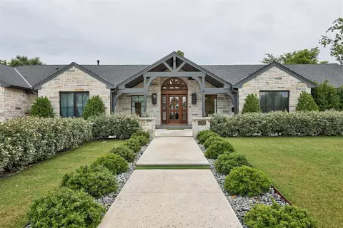 1707 Randel Rd, Nichols Hills, OK 73116