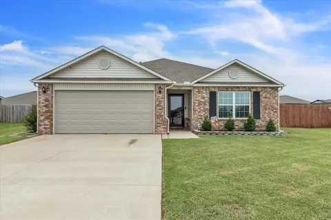 1003 N Trappers Court Ct, Mustang, OK 73064
