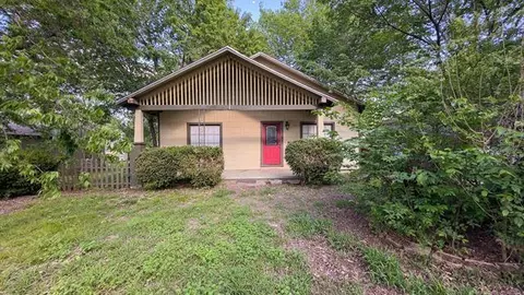 1316 S Cherry St, Ada, OK 74820 photo 2