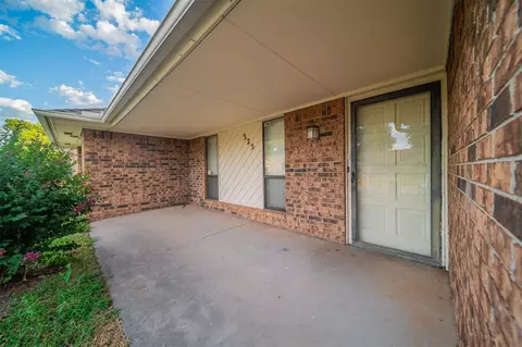 325 E Platt Dr, Yukon, OK 73099 photo 4