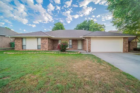 325 E Platt Dr, Yukon, OK 73099 photo 3