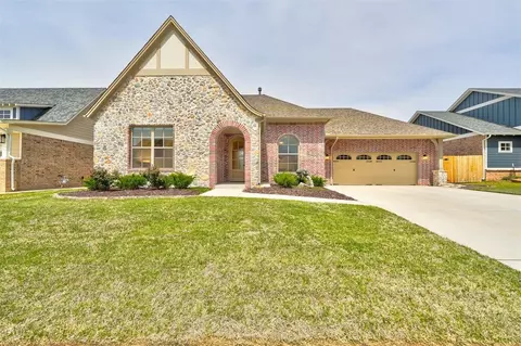 3625 Utica Square Dr, Edmond, OK 73034