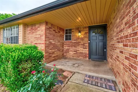 1004 Juno Cir, Edmond, OK 73003
