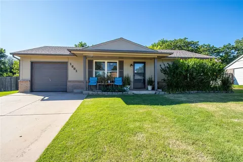 1601 NE 5th St, Moore, OK 73160