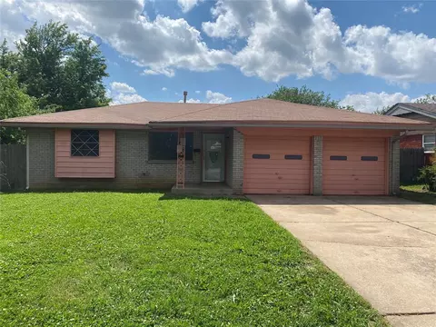 1305 Regency Blvd, Moore, OK 73160