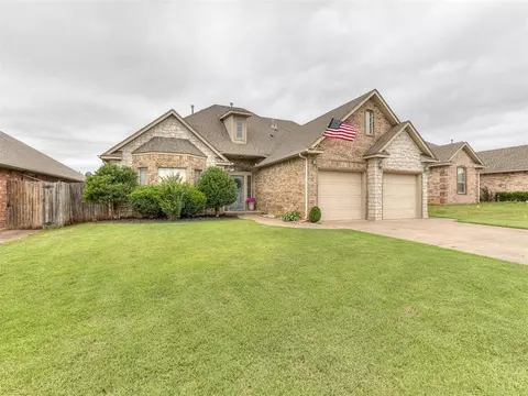 613 Kelsi Dr, Moore, OK 73160