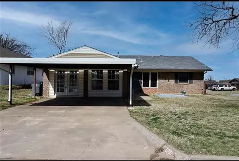 5701 NW Chestnut Ln, Lawton, OK 73505