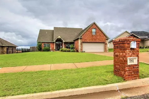 281 E Bailey St, Blanchard, OK 73010